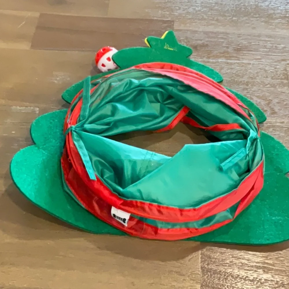 Cat Christmas Tree tunnel